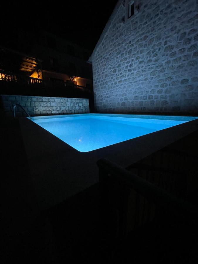 Villa Pul Risan Esterno foto