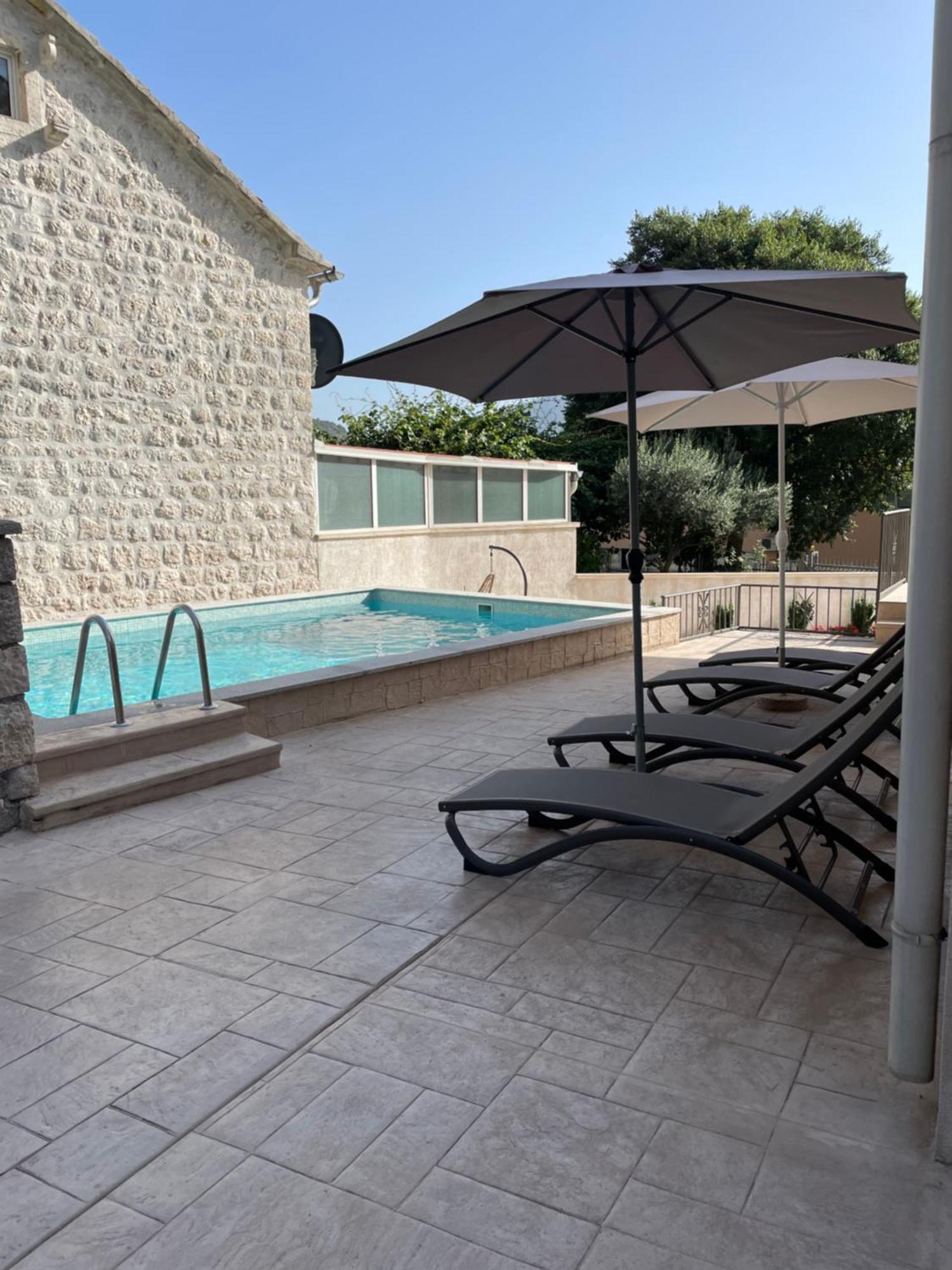 Villa Pul Risan Esterno foto